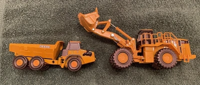 Norscot CAT 988G Scale Model Wheel Loader + Ertl John Deere Articulated Truck - Image 1 of 4
