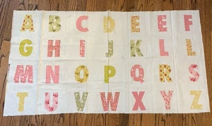Kind Alphabet Buchstaben Stoffrest von Holly Holdermam.  Buchstaben sind 4 Zoll groß - Bild 1 von 4