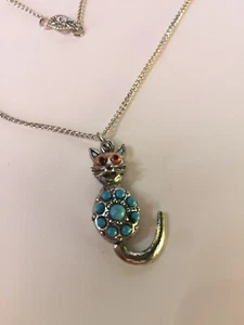 *VINTAGE* Cat Necklace charm 17.5" chain Turquoise body Amber eyes swivel tail - Picture 1 of 10