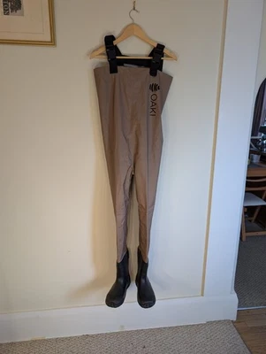 OAKI Niños Pecho Vadeadores Bronceado Nylon Impermeable Pesca Traje de Lluvia Talla 10/11 Bota 6 Foto 1 de 4