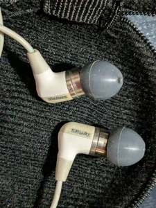 SHURE E4C Sound Isolating Earphones Earbuds w/ Case EUC - Picture 1 of 11