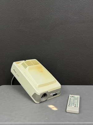 Marco CP-670 Automated Chart Projector w/ Wireless Hand Remote - Изображение 1 из 4