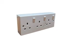 TRIPLE 3 GANG 13AMP SWITCHED FUSED MAINS 13A SOCKET SURFACE MOUNT BOX - Picture 1 of 4