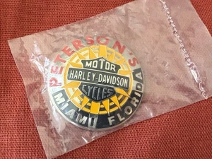 Harley Davidson Peterson’s Miami Florida Pin selbstklebend Werbe Metallic Stick - Bild 1 von 4
