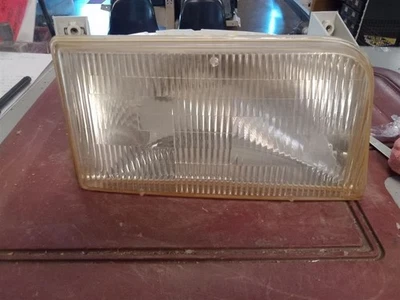 Driver Left Headlight From 8501 GVW Fits 92-97 FORD F250 PICKUP 9195 - Image 1 of 3