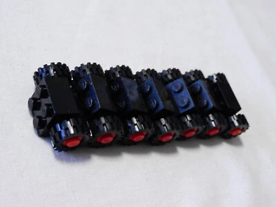7 LEGO Steine 2x2 - mit roter Achse und Reifen (240) - Bild 1 von 2