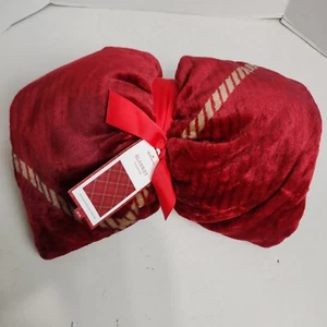 New HALLMARK BLANKET COUVERTURE 50" X 60" Red Plaid Squares Christmas Stylish - Picture 1 of 11