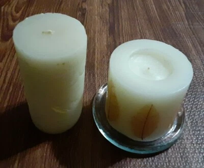 Juego de 2 velas blancas usadas  Foto 1 de 4