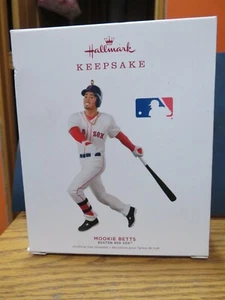 Mookie Betts Boston Red Sox 2019 Hallmark Ornament - NUEVO EN CAJA - ENVÍO GRATUITO - Imagen 1 de 6