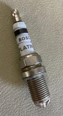 Bosch Platinum Spark Plug  (X8) - 0 242 225 590 - For BMW 750iL, 850Ci & 850CSi - Image 1 of 4