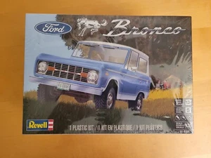 Revell Ford Bronco 1:25 Scale Plastic Model Kit NEW in a SEALED BOX - Picture 1 of 4