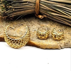 80's Monet Crescent Moon Open Work Earrings & Brooch Set Gold Tone Clip-On Demi - Picture 1 of 9