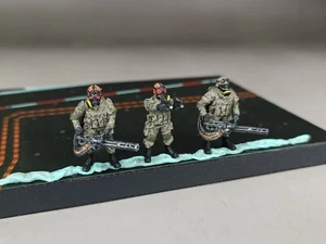 1/72 gebaute und bemalte moderne US schwere Bewaffnung Gasmaske 3 Figuren UCP Modell - Bild 1 von 7