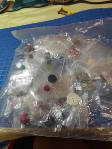 Tasche mit Knöpfen - Bild 1 von 7