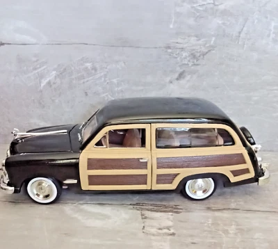 1949 Ford Woody Wagon - Black - 1:24 - Diecast Model 73260 by Motormax - Image 1 of 4