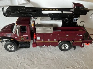 first gear 1/34 International 4400 bucket truck Ray Myers - Picture 1 of 10