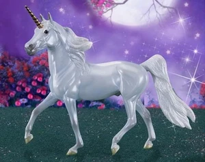 Breyer Forthwind Freedom Serie #62051 Majestätisches Einhorn Neu im Karton nicht mehr im Handel erhältlich - Bild 1 von 15