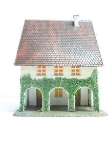 TT gauge Town Hall / Market Hall with climbing plants Auhagen TT120 - Picture 1 of 9