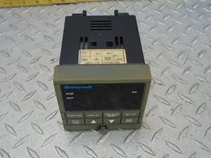 HONEYWELL DC230B-CE-00-10-0000000-20-0 TEMPERATURE CONTROLLER see description - Picture 1 of 4