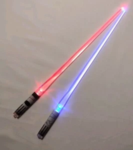 Palillos de sable de luz Star Wars luces LED brillantes reutilizables azules y rojos  - Imagen 1 de 5