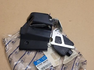 Genuine HYUNDAI TUCSON RIGHT REAR DOOR LOCK, 08/04-01/10 NEW 81420 2E010 - Picture 1 of 3