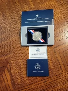 2001 Silver Uncirculated Buffalo Silver Dollar. Box Has Damage. - Picture 1 of 4