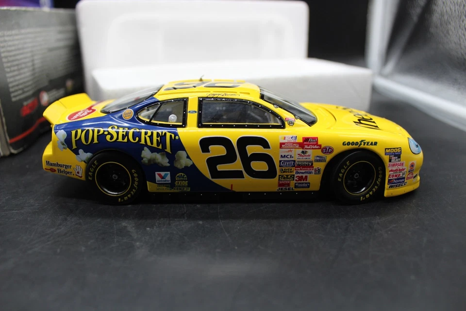 "Johnny Benson #26 - 1998 Cheerios NASCAR 1:24 diecast, 8"" de largo" Foto 1 de 4