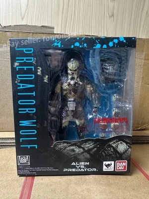 Bandai SHM Predator & Alien Action Figure Kaiju Collectible Japanese - Image 1 of 4
