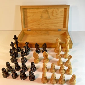Vintage Chess Set Folding Board & 32 Pieces Green Felt Bottom 4" Approx Hole Top - Picture 1 of 14