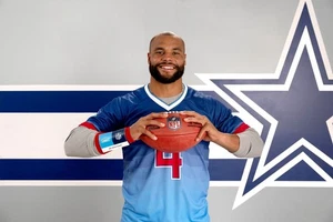 Dak Prescott - Dallas Cowboys QB | NFL Quarterback Star | - 4x6 Glossy Postcard - Picture 1 of 2