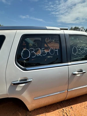 Cadillac Escalade 2010-2014 puerta trasera derecha panel carcasa blanco 98U OEM Foto 1 de 2