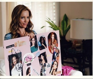 Leslie Mann Autograph THE BLING RING Signed 8x10 Photo [6552] - Foto 1 di 3