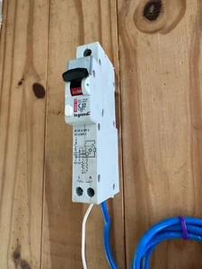 LEGRAND 32A AMP 30MA CURVA TIPO C 10kA RCBO 6064 14 C32 606414 - Imagen 1 de 5