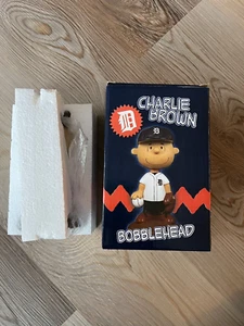BOBBLEHEAD MLB DETROIT TIGERS CHARLIE BROWN PEANUTS NEW IN BOX - Picture 1 of 9