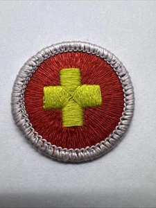 BSA Erste Hilfe (silber) Verdienstabzeichen - Typ J Pfadfinderzeug Kunststoffrücken - Bild 1 von 1