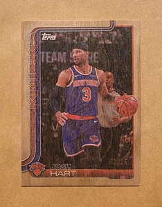 Maglia 2025-26 Topps NBA Flagship #16 Josh Hart Base Wood #3/25 numero 1/1 - Foto 1 di 2