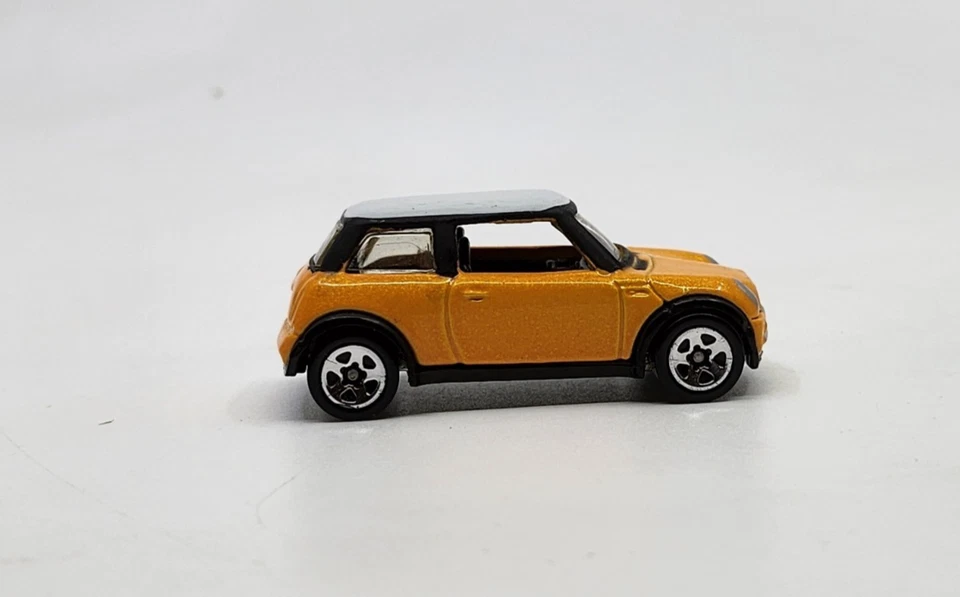 2001 Mini Cooper Hot Wheels® 2002 First Editions™  1:64 Die-Cast - Image 1 of 4