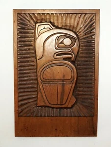 1973 N.W. Coast Kwakiutl geschnitzte Holzplakette von Dennis Matilpi (B. 1951)(Nil) - Bild 1 von 7