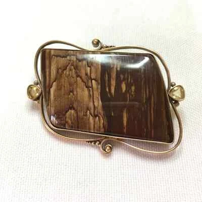 Pin hecho a mano de madera petrificada única, citrino, oro macizo de 14k. Tamaño 2" x 1 1/2" Foto 1 de 3