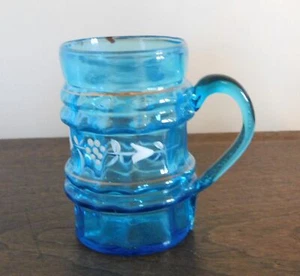 Handbemalter blauer Glas Mini Becher - mundgeblasenes Kunstglas - angewandter Griff 3-5/8" hoch - Bild 1 von 9