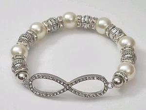 Pulsera elástica con cuentas tono plata diamantes de imitación de perlas símbolo infinito - Imagen 1 de 9