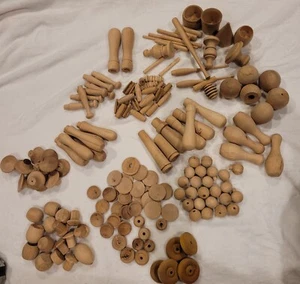 Assorted Box of Wood Pieces - Bild 1 von 15