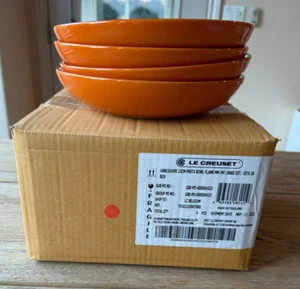 Le Creuset Stoneware Set of 4, 8.5in 1 q Vancouver Pasta Bowls Flame Orange NEW - Picture 1 of 6