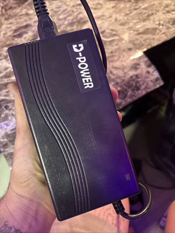 Cargador de batería electrónico de iones de litio Wuxi Dpower D-Power DPLC110V55 54,6 V 2A Foto 1 de 2