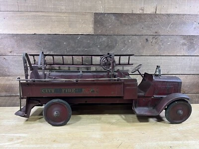 Antiguo camión de bomberos Steelcraft City de acero prensado Foto 1 de 4