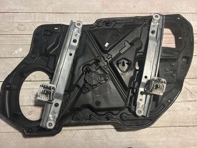 2015-2021 CHRYSLER 300 ПЕРЕДНЯЯ ВОДИТЕЛЬСКАЯ ДВЕРЬ СТЕКЛО РЕГУЛЯТОР НЕСУЩАЯ ПАНЕЛЬ OEM - Изображение 1 из 2