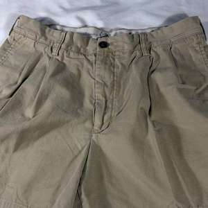 Izod Herren Khaki Vintage Salzwasser Doppel Plissee 5,5" Chino Shorts-Größe 34 - Bild 1 von 12
