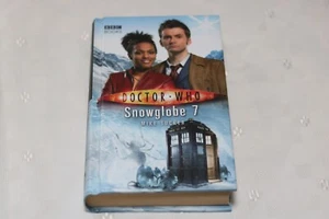 Doctor Who - Snowglobe 7 - Mike Tucker - BBC Books - Hardcover - VGC - Imagen 1 de 6