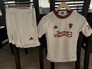BRAND NEW NEVER WORN MANCHESTER UNITED ADIDAS THIRD KIT 2023-24 - KIDS 11-12 YRS - Bild 1 von 7