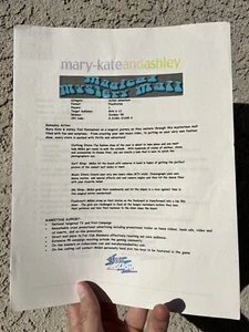 Mary-Kate and Ashley Nintendo Store Employee Binder Papers RARE - Picture 1 of 3
